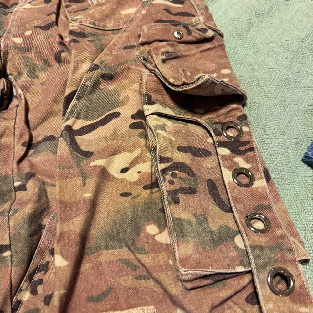Camouflage Cargo Shorts - Picture 7 of 12